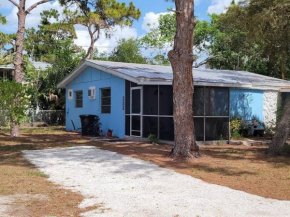 Dolphin Updated Cottage On River - 1 Mile to Beach Kitchen Washer Dryer